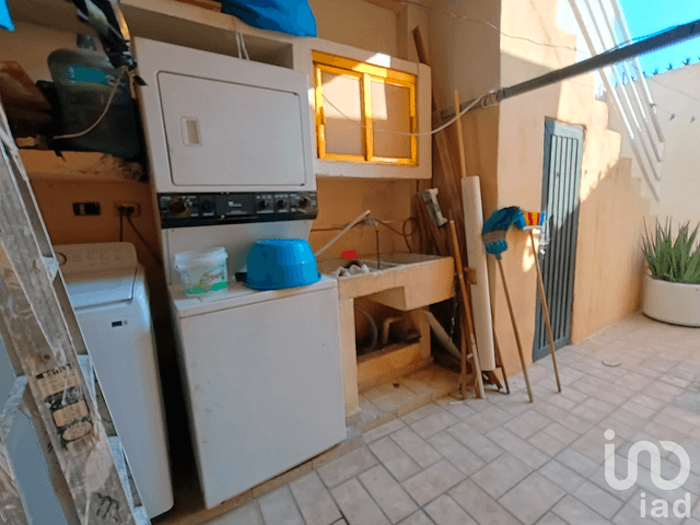 Casa EN VENTA en Col. Adolfo López Mateos (Zona Santa Catarina)