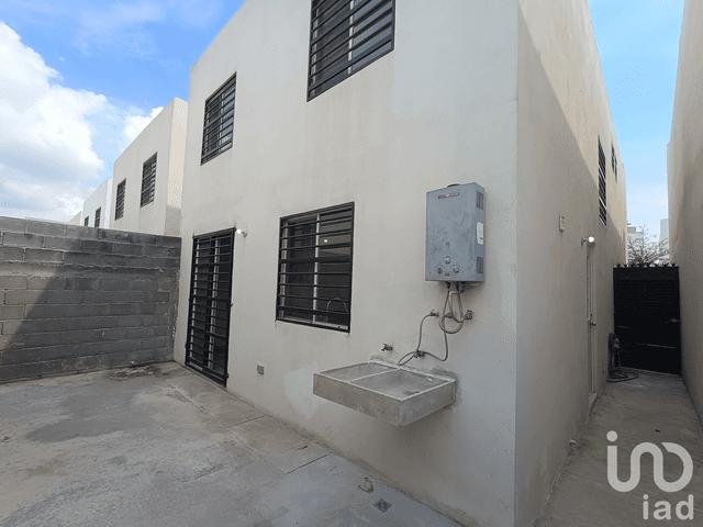 Casa EN VENTA en Col. Villas del Poniente (Zona García)