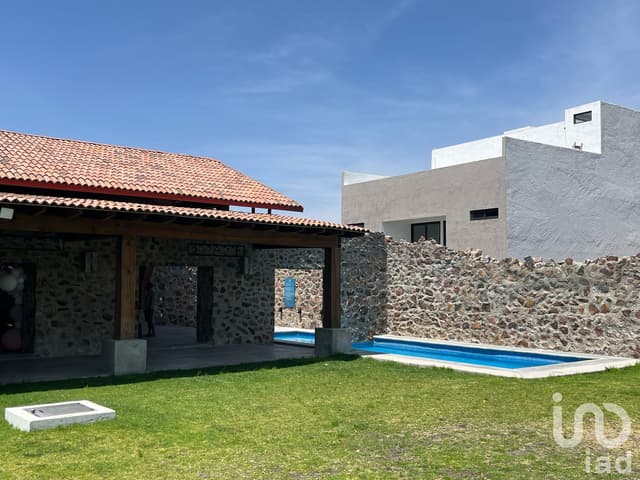 Venta de Casa en Zakia, Condominio Privado Zizana, El Marques, Querètaro.