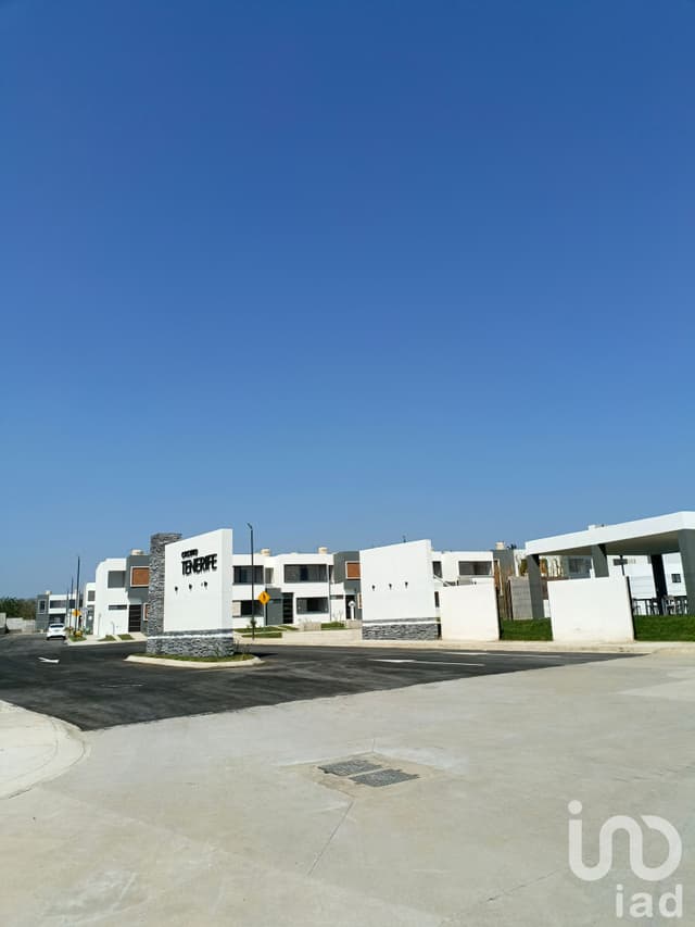 CASAS NUEVAS EN VERACRUZ ZONA INDUSTRIAL EN PRIVADA CON ALBERCA