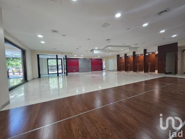 Se renta local comercial en Insurgentes sur.
