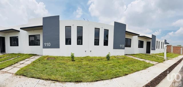 Casa en Venta en Celaya, CD Industrial fraccionamiento Ventanales | 1 Piso, 3 Habitaciones.