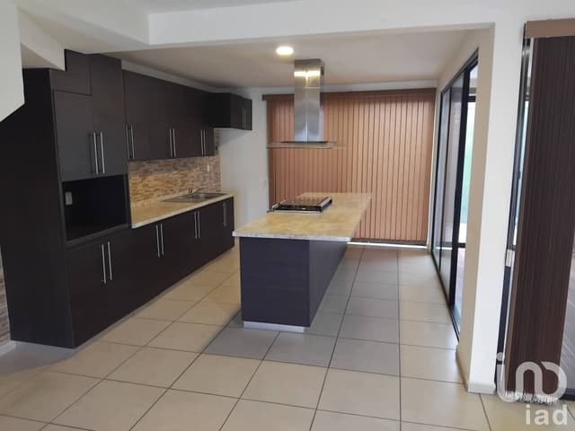 Casa en venta en Celaya, ALTEZA residencial por av Camino San Jose de Gto. con Alberca, Billar,