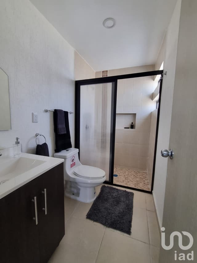 Casa 3 rec Terra Residencial Celaya, alberca, junto Colegio Rosenblueth, $1.8M