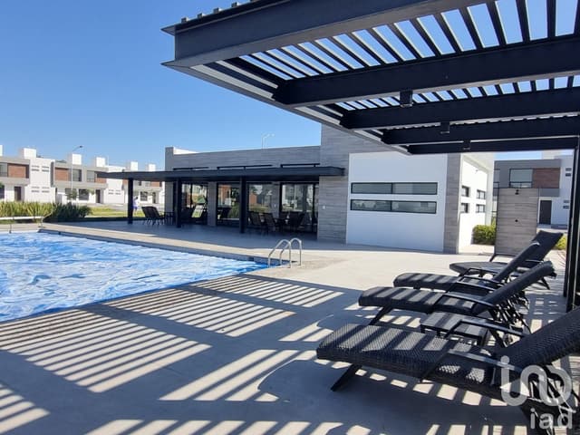 Casa 3 rec Terra Residencial Celaya, alberca, junto Colegio Rosenblueth, $1.8M