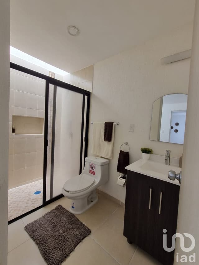 Casa 3 rec Terra Residencial Celaya, alberca, junto Colegio Rosenblueth, $1.8M