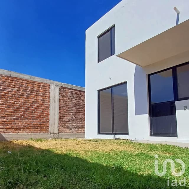 Casa 3 hab 1.5 baños Ventanales Santa María Celaya, Cercania a puertas,Industrial, gamesa, sabritas.