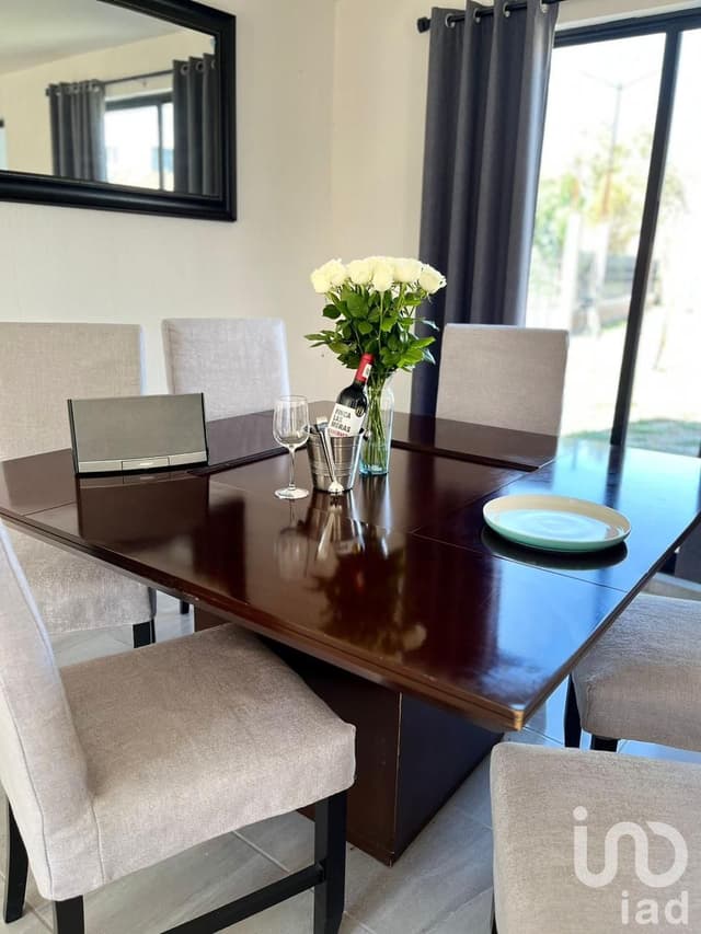 Casa 3 hab 1.5 baños Ventanales Santa María Celaya, Cercania a puertas,Industrial, gamesa, sabritas.