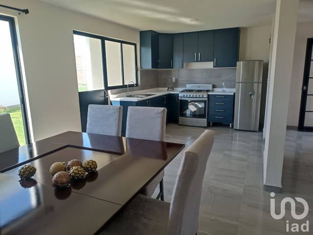 Casa 3 hab 1.5 baños Ventanales Santa María Celaya, Cercania a puertas,Industrial, gamesa, sabritas.
