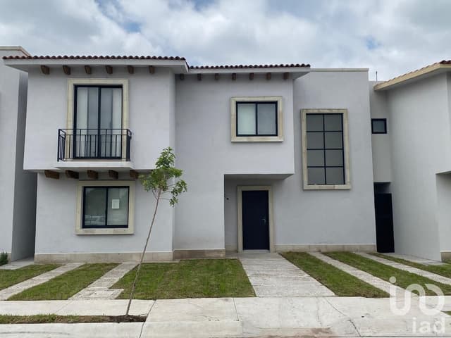 Residencial en Celaya, Casa en Quintas de Campo Real |4R | 3B | 216 m² terreno