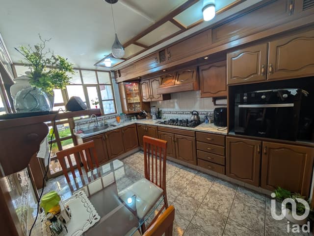 casa en venta en jardines de celaya 3 hab, 3 autos. con despacho y bodega