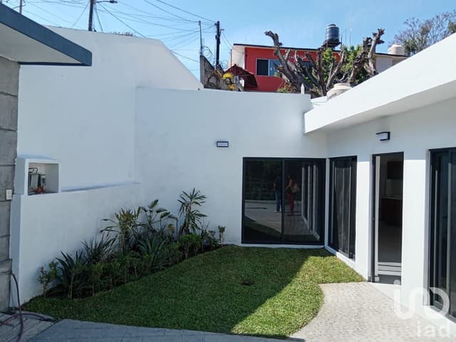 Se vende casa a un costado del parque Chapultepec, excelente vista panorámica!