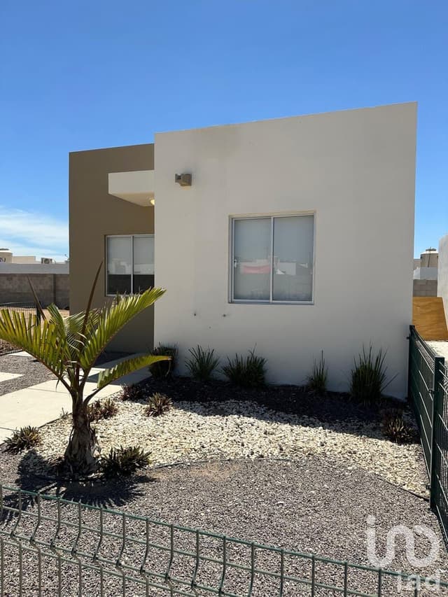 CASA EN VENTA DE 2 RECÁMARAS EN LA PAZ BCS - IDEAL PARA INICIAR, LISTA PARA HABITAR.