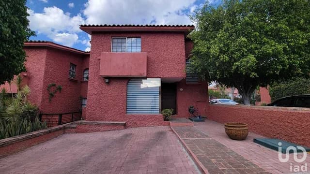Casa en VENTA en Fracc. privado "La Alhambra", a 5 min de CENTRO SUR