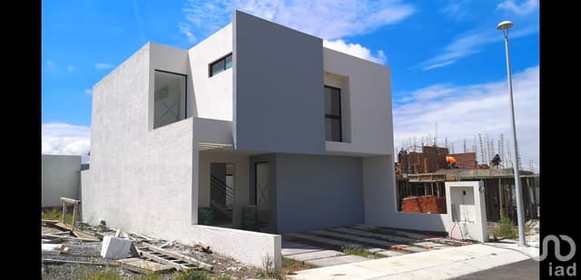 Casa en VENTA, Zakia (Condominio Nayenh) El Marques, Queretaro. Con Estudio, Casa Club, Gimnasio