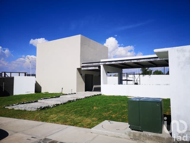 Casa en VENTA, Zakia (Condominio Nayenh) El Marques, Queretaro. Con Estudio, Casa Club, Gimnasio