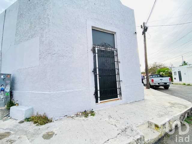 OFICINA en RENTA en Esquina a una Calle del Parque de la Plancha, Centro, Mérida.