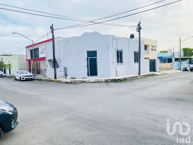 OFICINA en RENTA en Esquina a una Calle del Parque de la Plancha, Centro, Mérida.