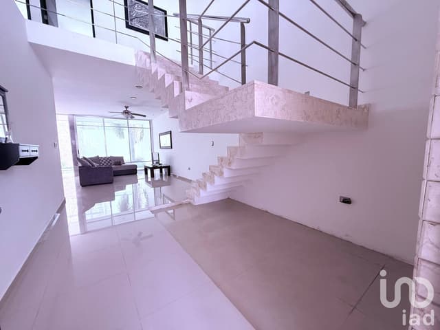 Casa en Renta AMUEBLADA con Alberca en Altabrisa – $31,000