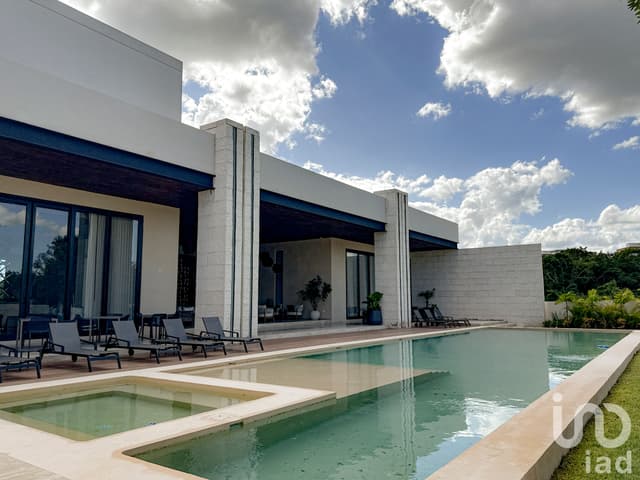 Terreno en Venta en ANTIGUA, Merida. Ultimo Lote Frente a Casa Club