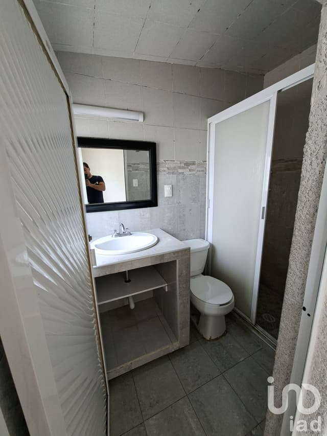 Casa en venta con dos departamentos lista para remodelar