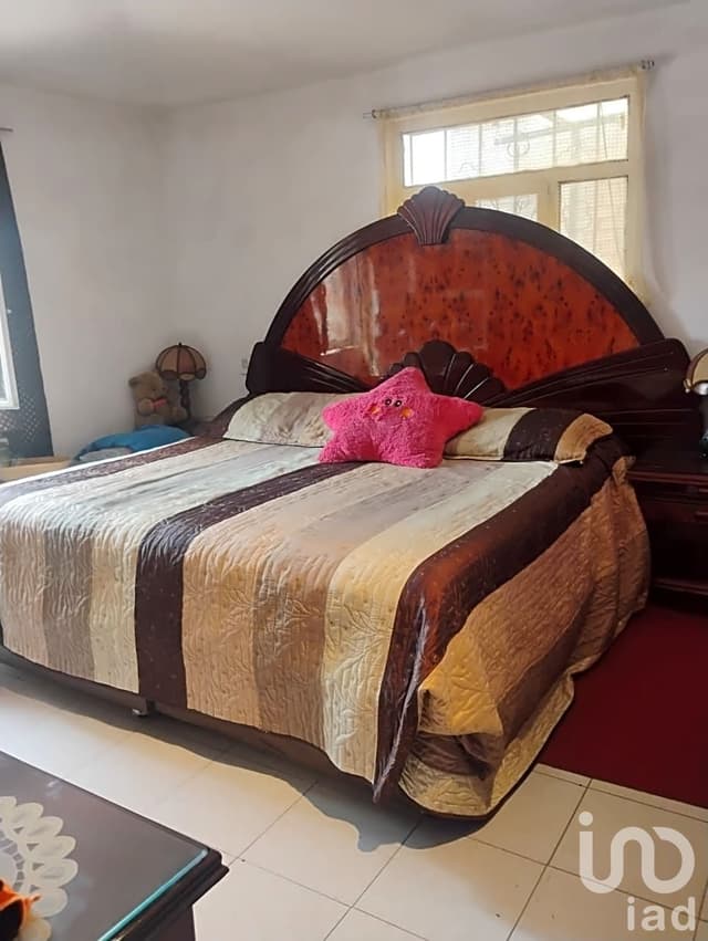 Casa Habitación con local comercial, en la Colonia, Jaime Torres Bodet, Alcaldía Tláhuac.