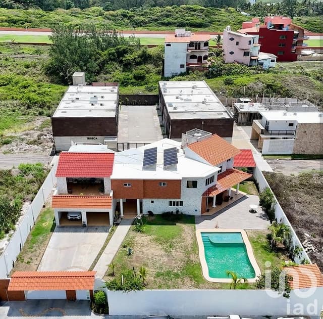CASA EN VENTA A 150 METROS DE L PLAYA EN EL ENCANTO DE LA BAHIA E LA RIVIERA VERACRUZANA EN VERACRUZ
