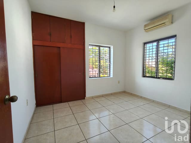Casa en Venta en esquina en Real Bugambilias, Villa de Álvarez, Colima