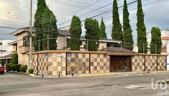 Lujosa Residencia en Bugambilias