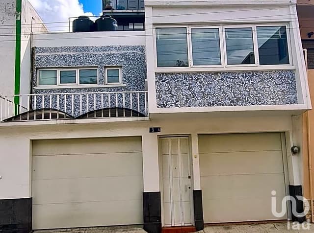 Céntrica Casa en venta en Col El Carmen en Puebla