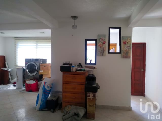 Hermosa casa con jardín en amplio terreno con privacidad y seguridad