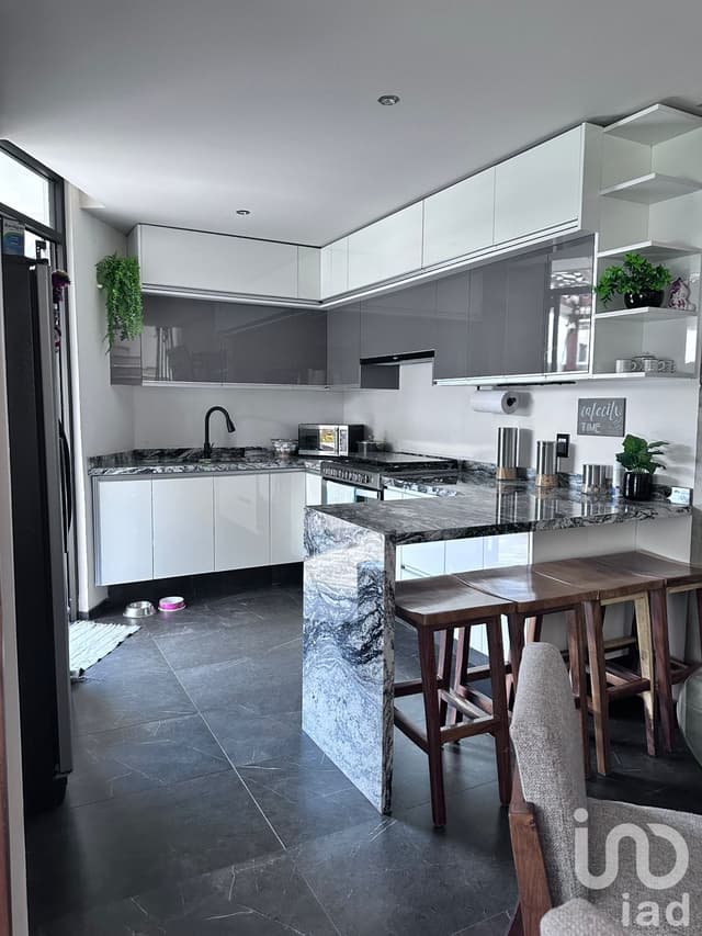 CASA EN BOSQUES DEL CENTINELA