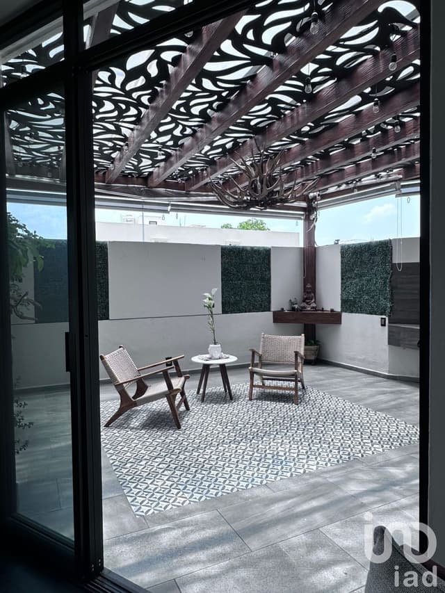 CASA EN BOSQUES DEL CENTINELA