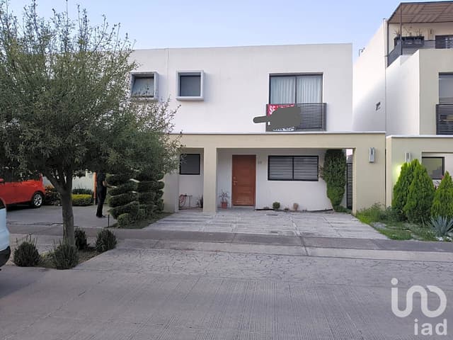 HERMOSA CASA EN ADAMAR