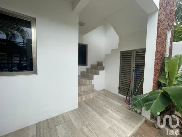 VENTA PROPIEDAD con 6 departamentos de 1 recámara, baño y estancia con cocineta.