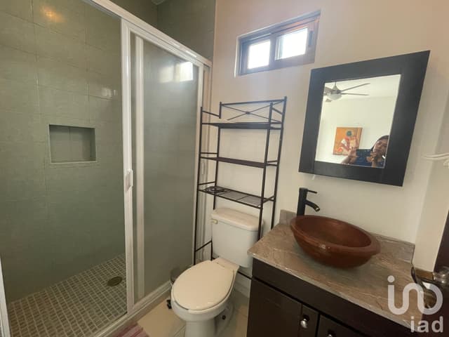 VENTA PROPIEDAD con 6 departamentos de 1 recámara, baño y estancia con cocineta.