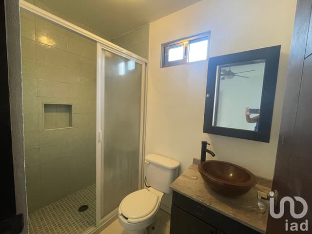 VENTA PROPIEDAD con 6 departamentos de 1 recámara, baño y estancia con cocineta.