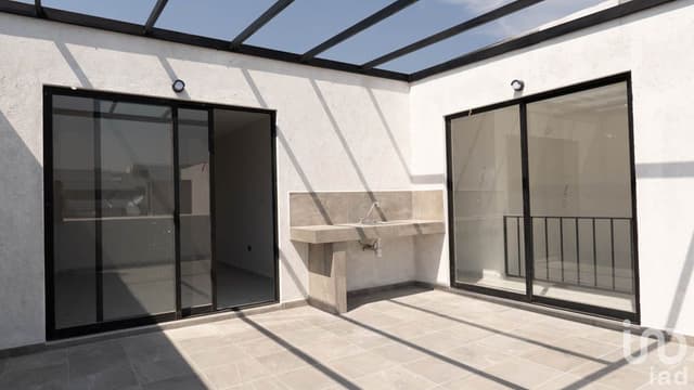 Casa de 3 niveles con roof garden y recámara extra en zona con alta plusvalía en Tlaxcalancingo