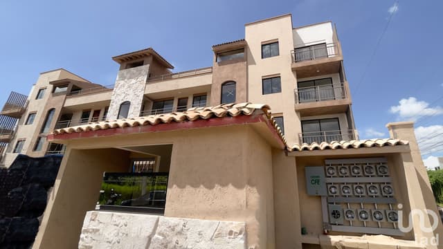 Departamento en planta baja con jardín privado y acabados de lujo cerca de Morrillotla