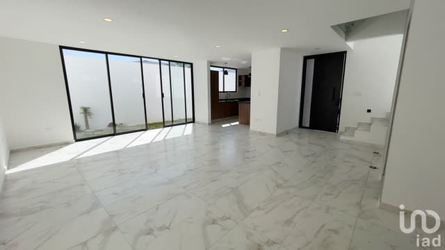 Casa Nueva en Esquina, Parque Veracruz Lomas de Angelopolis: Acabados de Lujo, Seguridad