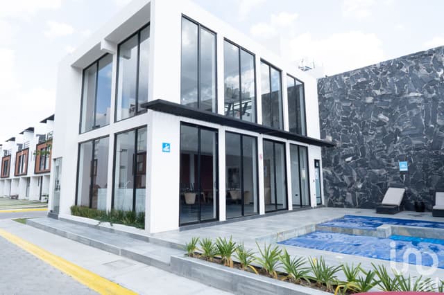 Casa 3 Recámaras con Terraza y Asador en Cuautlancingo, Cochera 2 Autos
