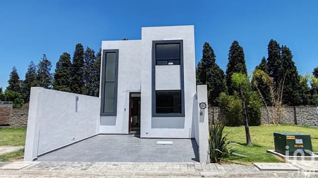 Casa en Venta Fracc. Cerrado: Recámara en Planta Baja, Doble Altura, y 3 Baños