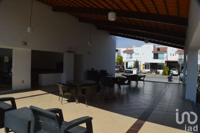 Casa en Residencial Puerta de Piedra 3 recamaras 2 1/2 banos - alberca jardines gimnasio seguridad