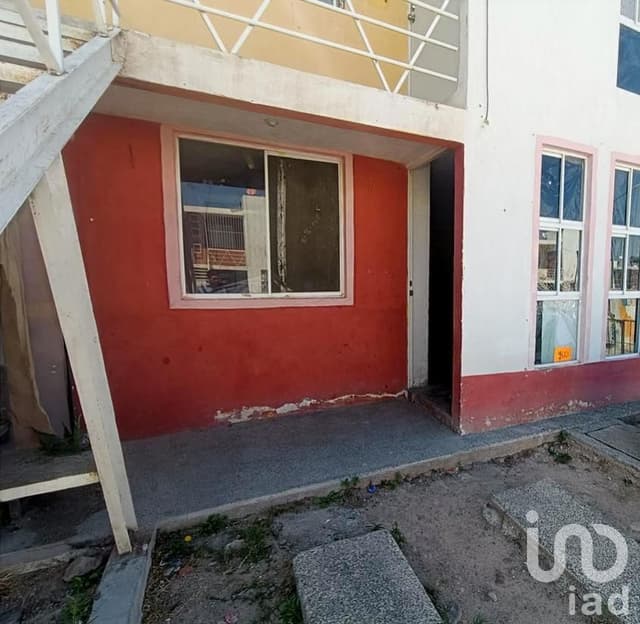 Casa en venta para remodelar en Loma Dorada I, 2 recamaras 1 bano, 1 estacionamiento