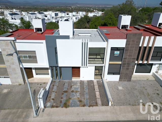 Casa en Venta en Fraccionamiento Zizana, Zakia, El Marques, Queretaro