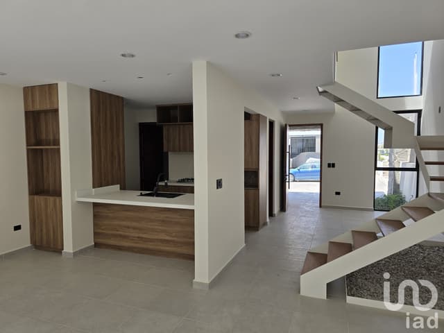 Casa en Venta Moderna de Tres Pisos con Roof Top en Residencial Pacifico Hills