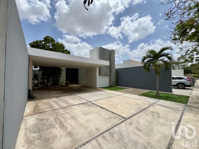 CASA EN VENTA EN PRIVADA ARBOREA CONKAL