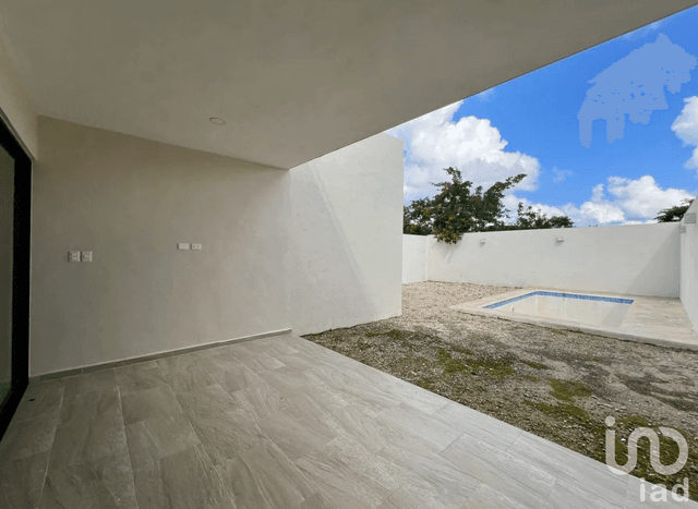 CASA EN VENTA CON AMPLIO TERRENO, PRIVADA TAMORA.