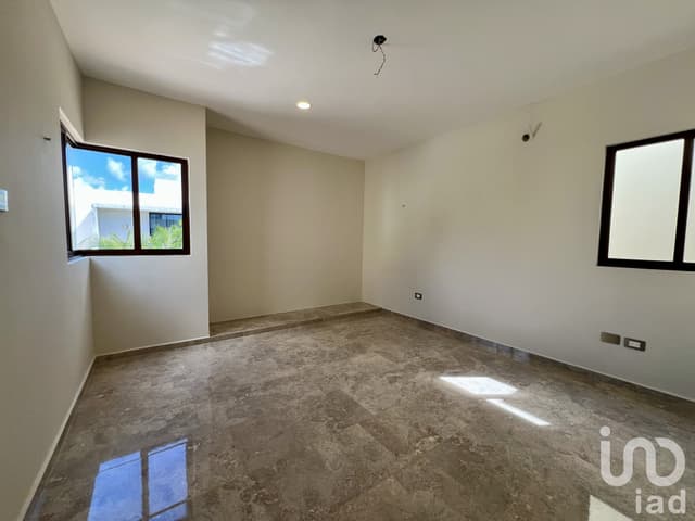 CASA EN VENTA EN PARQUE NATURA, 4 HABITACIONES, Y ALBERCA CON CASCADA.