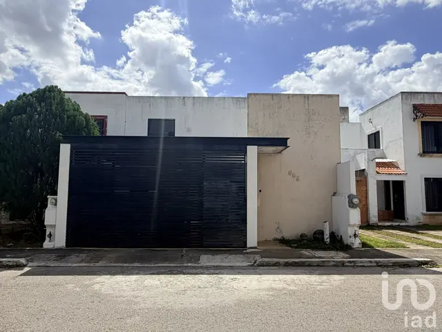 CASA EN VENTA CON ALBERCA UBICADA EN GRAN SANTA FE